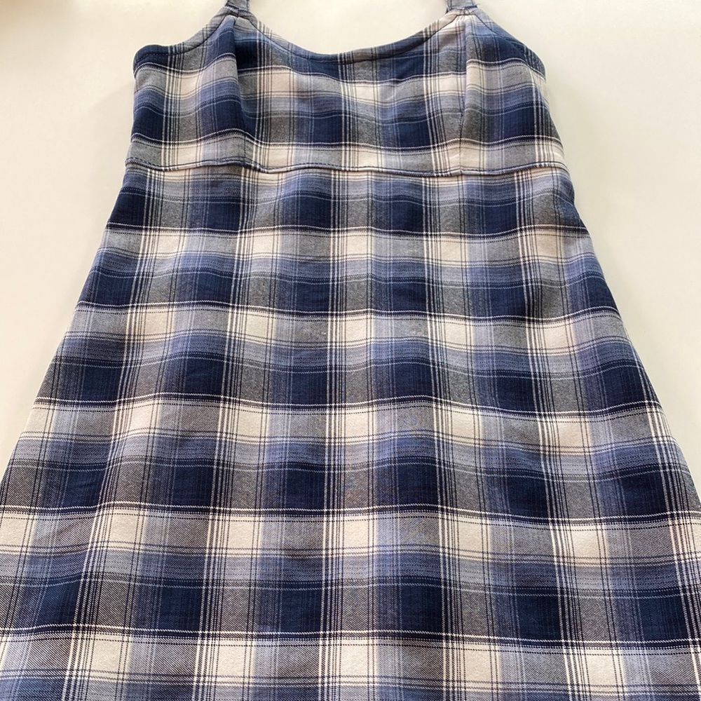 This dress is tight fit and a XXS in women’s.